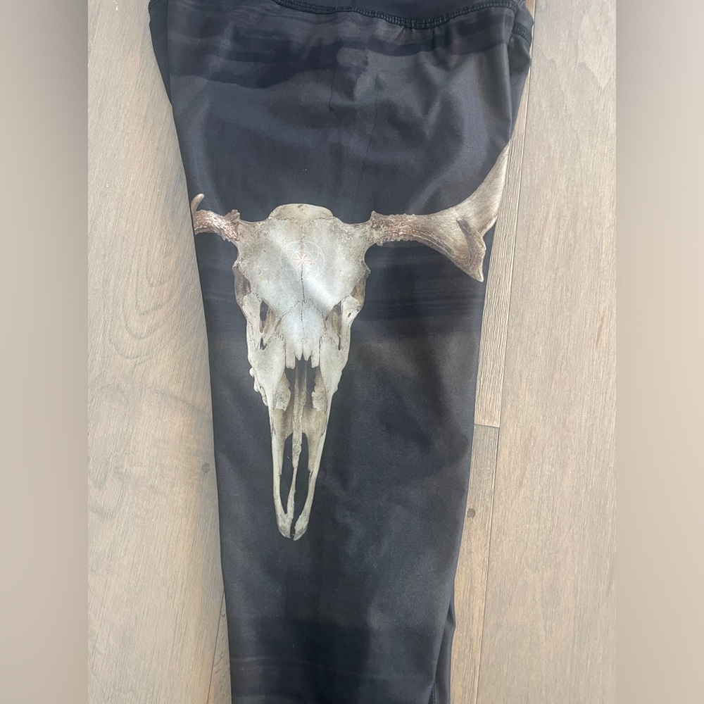 Teeki cow skull yoga leggings